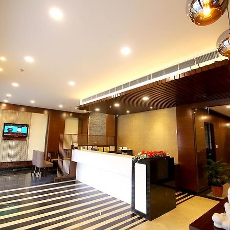 Hotel Chirag Residency Neu-Delhi Exterior foto