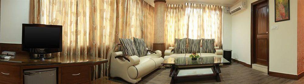 Hotel Chirag Residency Neu-Delhi Exterior foto