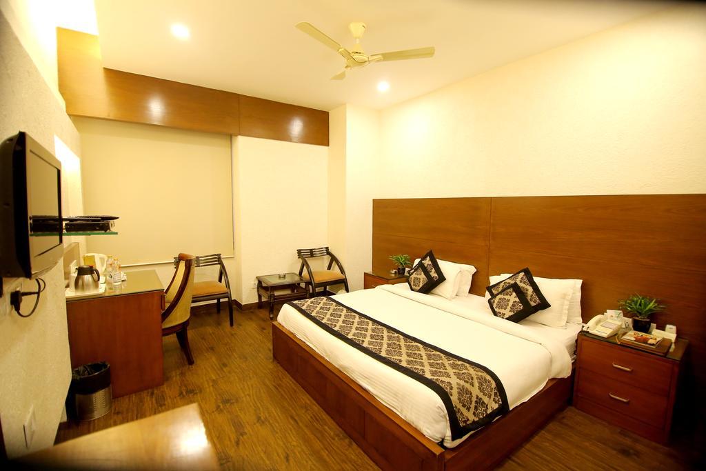 Hotel Chirag Residency Neu-Delhi Exterior foto