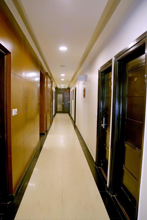 Hotel Chirag Residency Neu-Delhi Exterior foto