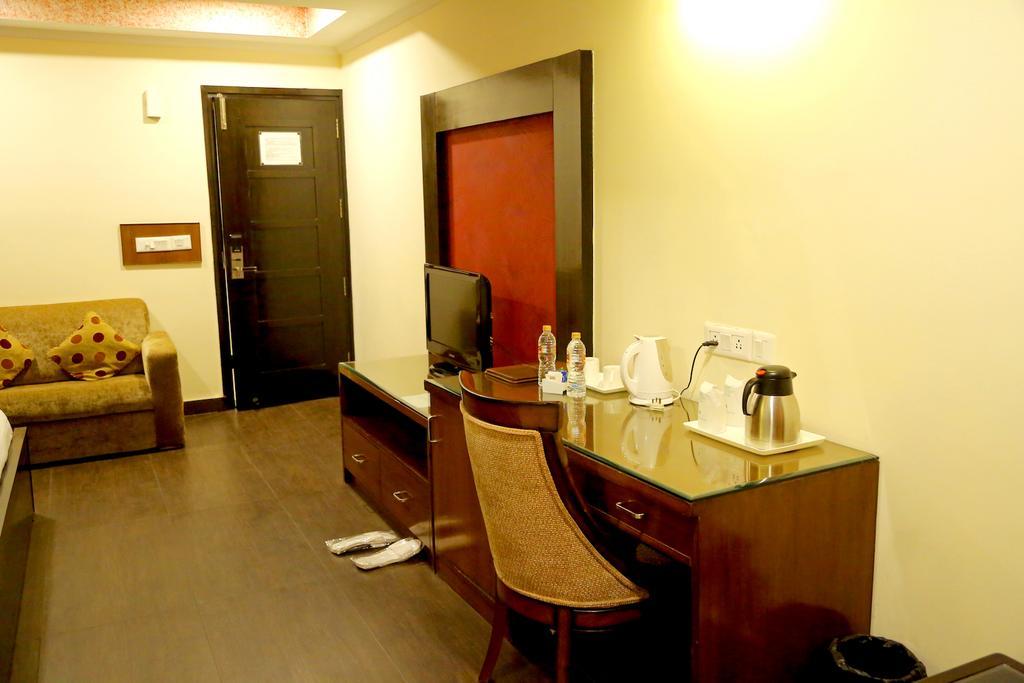 Hotel Chirag Residency Neu-Delhi Exterior foto