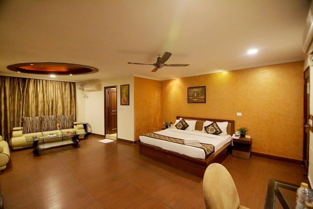 Hotel Chirag Residency Neu-Delhi Exterior foto