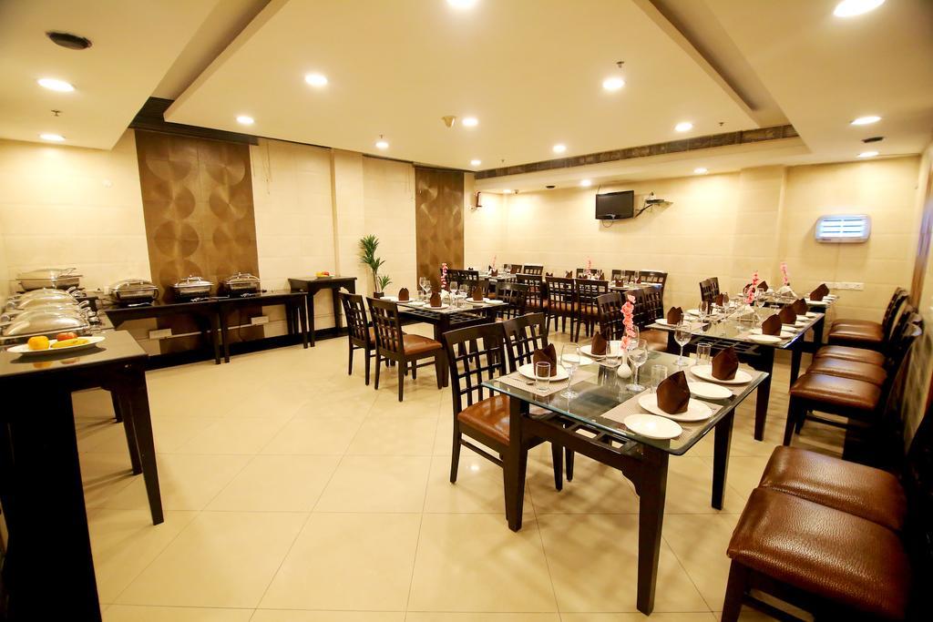 Hotel Chirag Residency Neu-Delhi Exterior foto