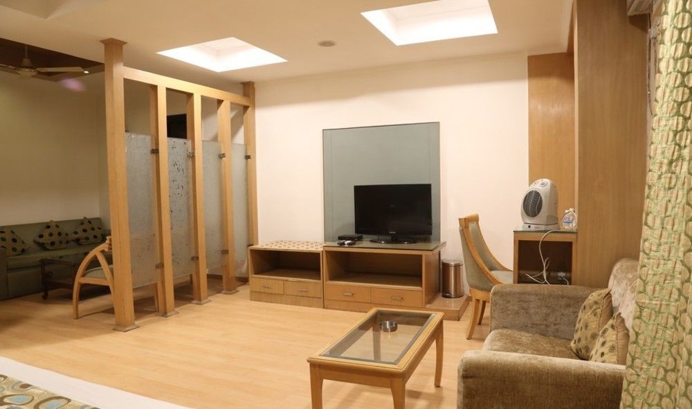 Hotel Chirag Residency Neu-Delhi Exterior foto