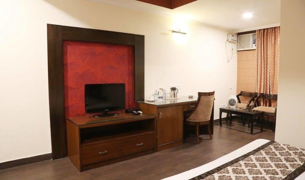 Hotel Chirag Residency Neu-Delhi Exterior foto