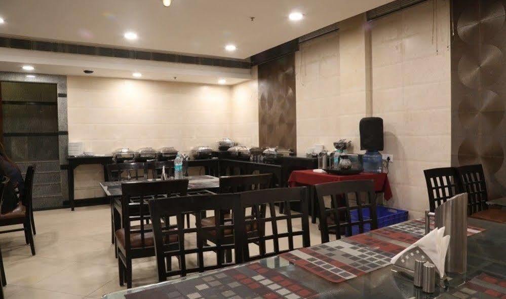 Hotel Chirag Residency Neu-Delhi Exterior foto