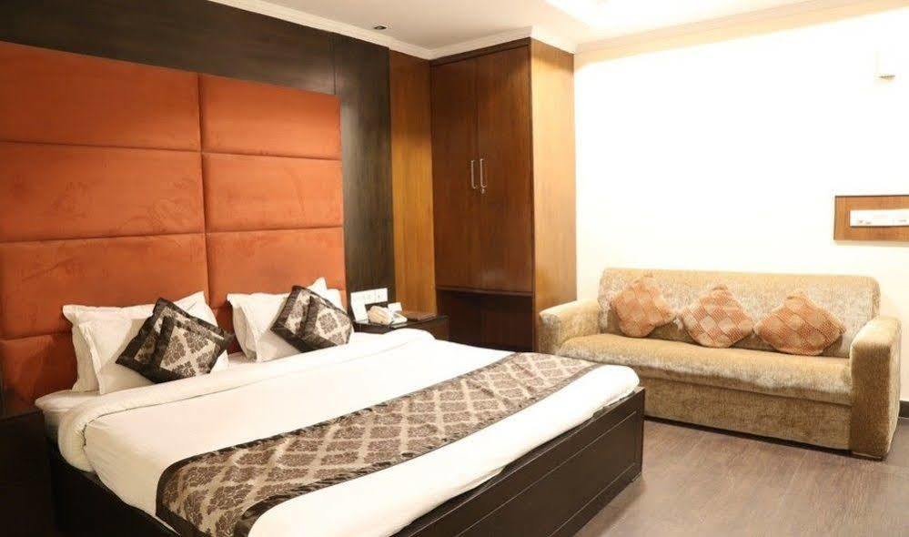 Hotel Chirag Residency Neu-Delhi Exterior foto