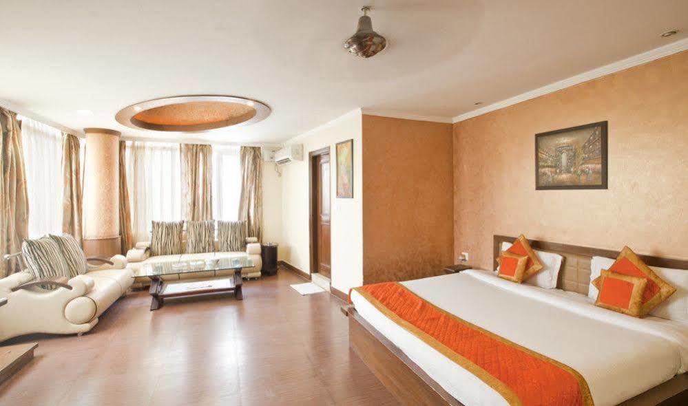 Hotel Chirag Residency Neu-Delhi Exterior foto